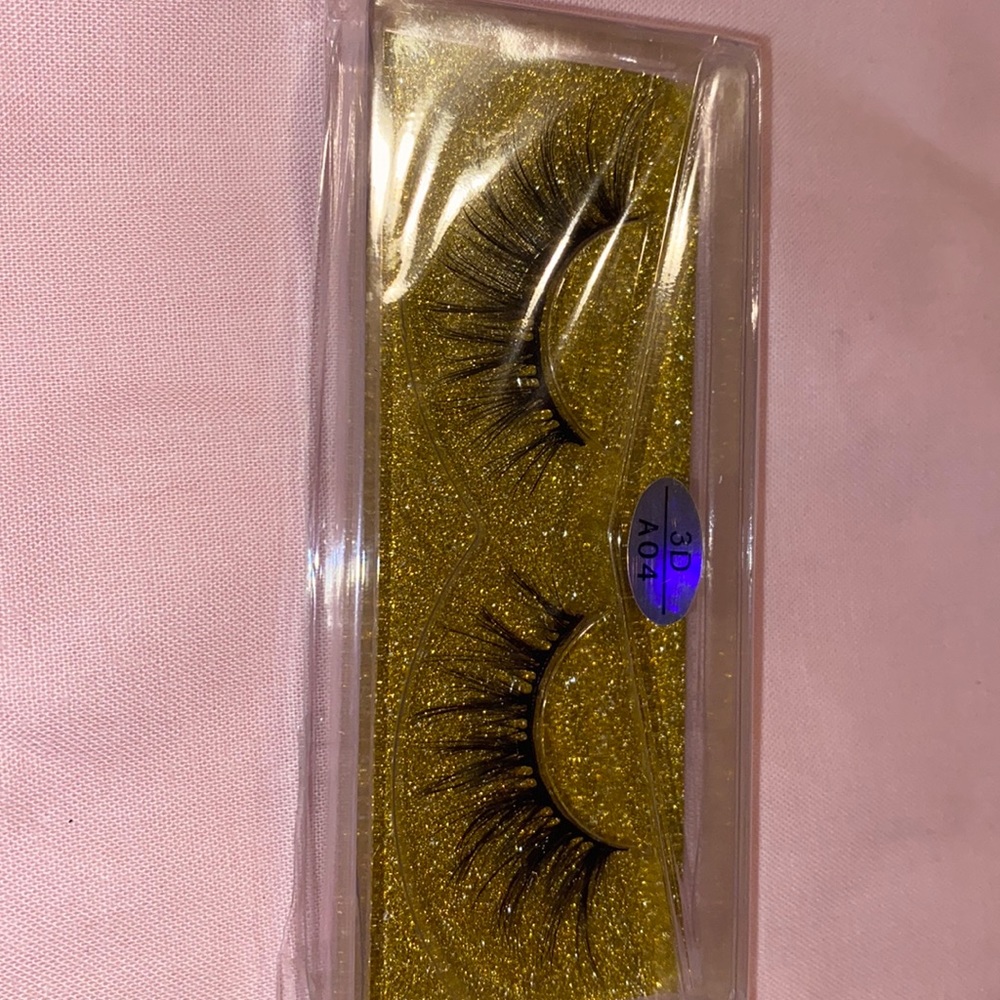 Lashes . Good quality . Great price . Very easy to put on <3 only 4 left
